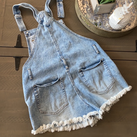 ❤️Sold ❤️ distressed shortalls ❤️ - Picture 7 of 8